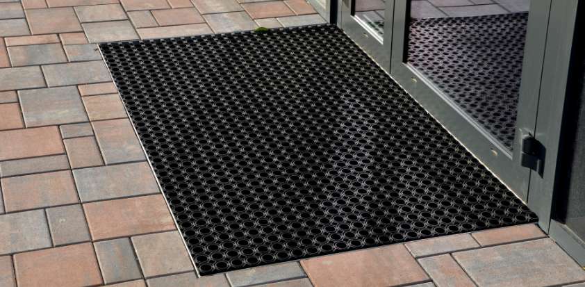 Guide to Replacement Floor Mats: Is It Time to Replace Your Commercial Doormats?